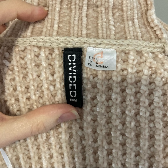 H&M Waffle Crop Sweater - Picture 4 of 5